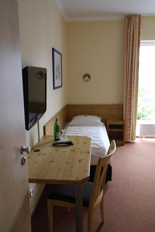 Hotel Pit Lane "Home Of Motorsport" Nurburg Room photo