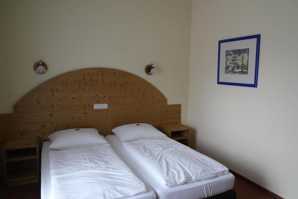 Hotel Pit Lane "Home Of Motorsport" Nurburg Room photo